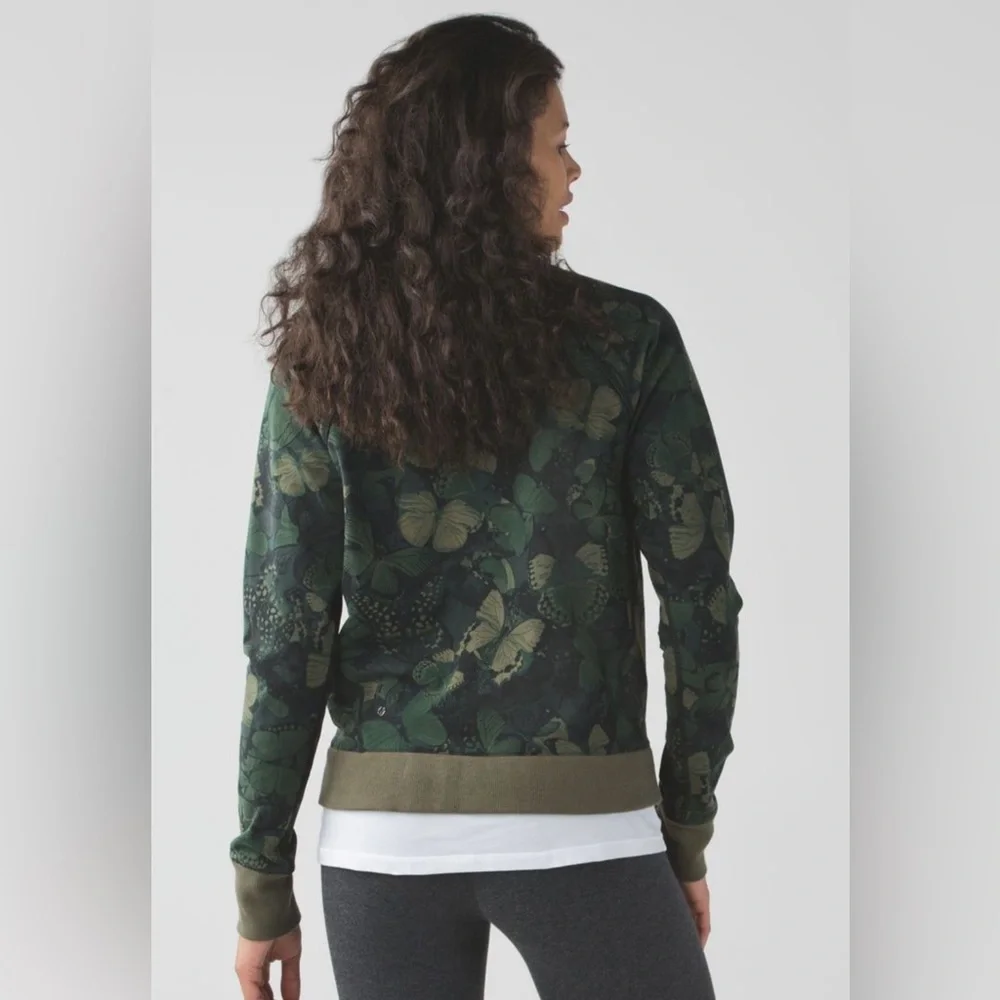 Lululemon- Crew Love Pullover- Style W3L47S- Small- Like new!!‎
